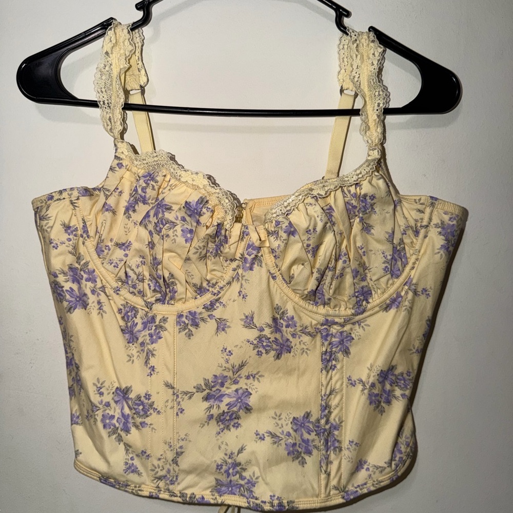 LOUNGE British Design Floral Lace-Trimmed Women's Top PIECE 1/2